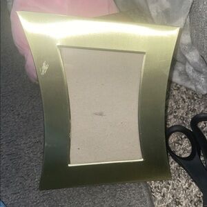 Modern Brass Curved Photo Frame - Sleek Accent for Home 4 x 6